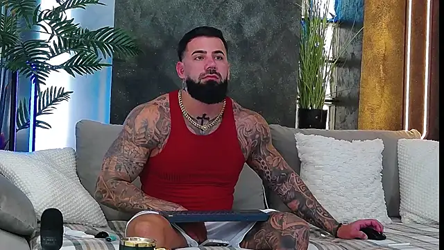 masterkingofmusclee online show from October 20, 2025, 10:49 am