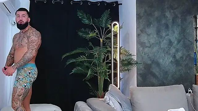 masterkingofmusclee online show from November 7, 2025, 8:36 am