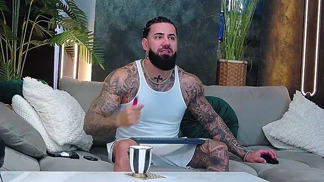 masterkingofmusclee online show from December 16, 2025, 9:58 am