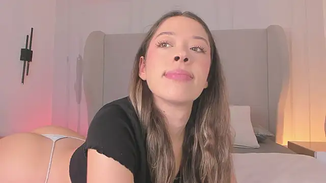 chloe d online show from December 20, 2025, 12:01 pm