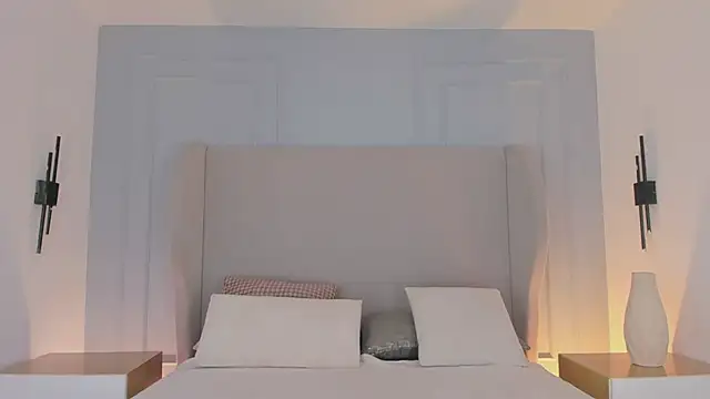 chloe d online show from March 25, 2026, 12:11 pm