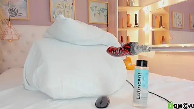 julyanna  online show from December 2, 2025, 8:37 pm