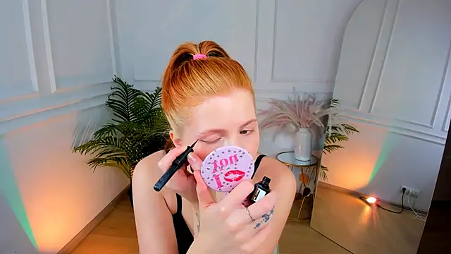 Snapshot of Mira__Blush chatting on November 30, 2025, 8:46 pm Mira Blush online show from November 30, 2025, 8:46 pm