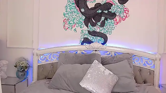 CrissyTaylor online show from December 8, 2024, 3:43 am