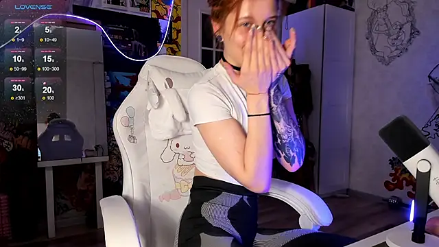 Sunny Mouse  online show from December 4, 2024, 4:05 pm