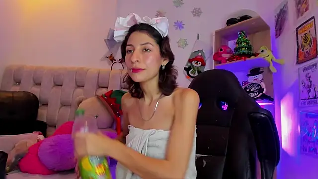 Snapshot of Gorgeous_Team chatting on December 18, 2024, 11:40 pm Gorgeous Team online show from December 18, 2024, 11:40 pm