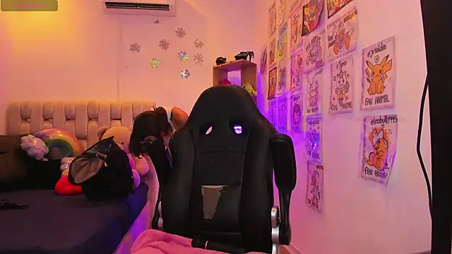 Snapshot of Gorgeous_Team chatting on February 19, 2025, 11:04 pm Gorgeous Team online show from February 19, 2025, 11:04 pm