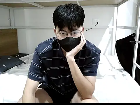 Gwencloudy online show from November 8, 2025, 4:18 pm