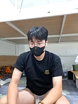 Snapshot of Gwencloudy chatting on July 19, 2026, 1:37 pm Gwencloudy online show from July 19, 2026, 1:37 pm