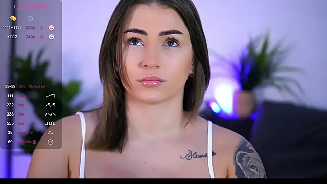 AishaCarter online show from October 17, 2025, 5:04 pm