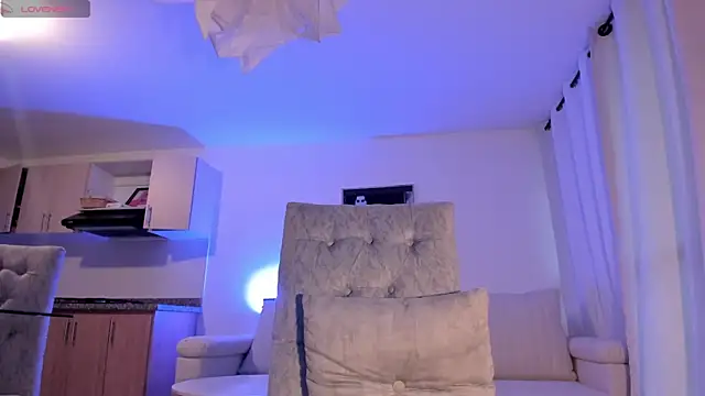 HannahDavis  online show from February 21, 2025, 11:10 pm