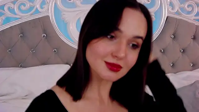 Snapshot of MeIisaLove chatting on April 4, 2026, 4:15 pm MeIisaLove online show from April 4, 2026, 4:15 pm