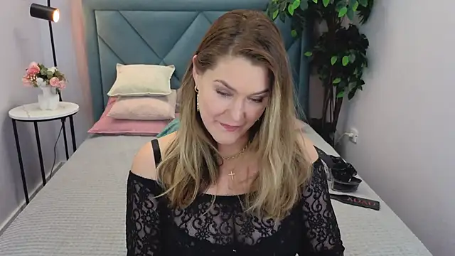 Snapshot of Adele_Russo chatting on January 15, 2026, 4:44 pm Adele Russo online show from January 15, 2026, 4:44 pm