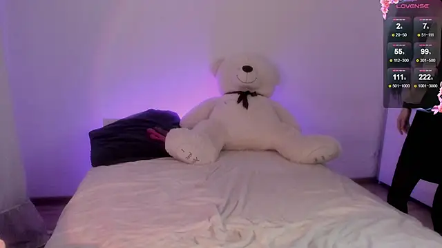 Snapshot of 666kisses chatting on December 19, 2024, 11:35 pm 666kisses online show from December 19, 2024, 11:35 pm