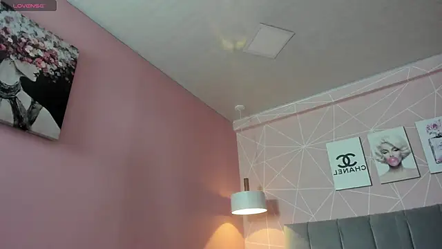 dolly zoe online show from October 18, 2025, 10:10 pm