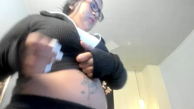 ayshel   online show from February 27, 2025, 5:24 am