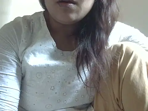 shekira99 online show from November 26, 2025, 6:36 am