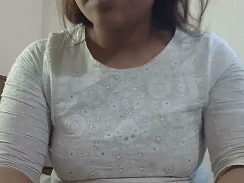 shekira99 online show from December 14, 2025, 2:39 am