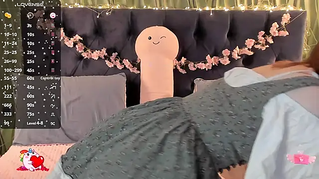 Snapshot of AliceLanley chatting on November 18, 2025, 11:25 am AliceLanley online show from November 18, 2025, 11:25 am