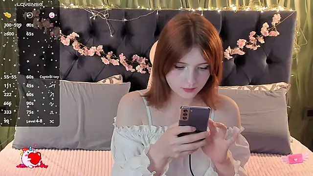 Snapshot of AliceLanley chatting on November 19, 2025, 11:10 am AliceLanley online show from November 19, 2025, 11:10 am