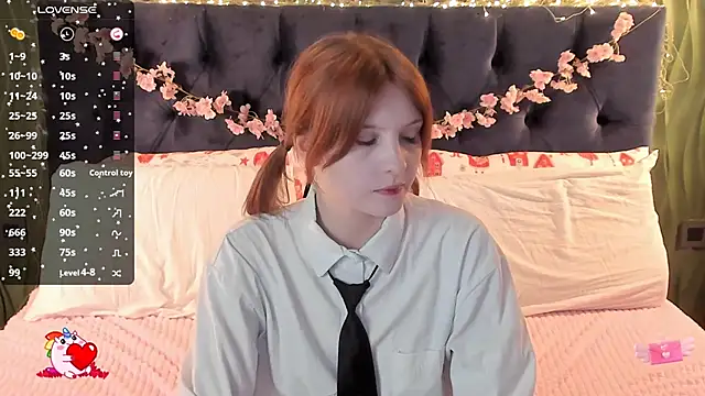 Snapshot of AliceLanley chatting on December 14, 2025, 11:26 am AliceLanley online show from December 14, 2025, 11:26 am