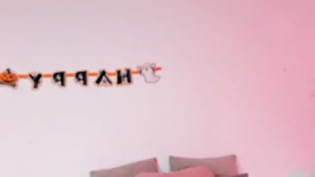 Snapshot of valerycolins chatting on November 4, 2025, 10:25 am valerycolins online show from November 4, 2025, 10:25 am