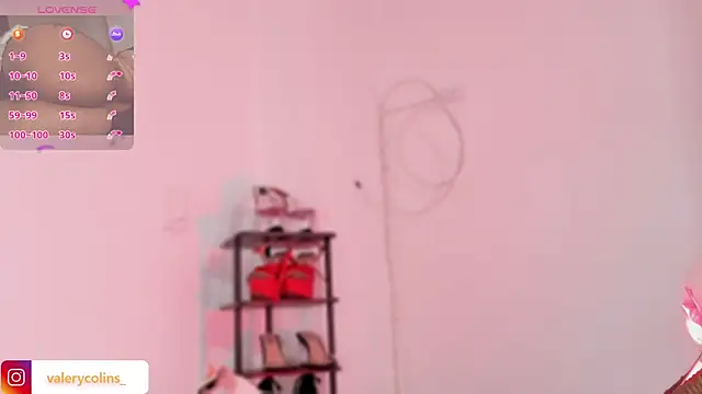 Snapshot of valerycolins chatting on November 11, 2025, 11:32 am valerycolins online show from November 11, 2025, 11:32 am