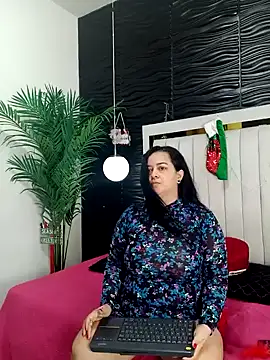 lucia vonne  online show from December 23, 2024, 1:45 pm