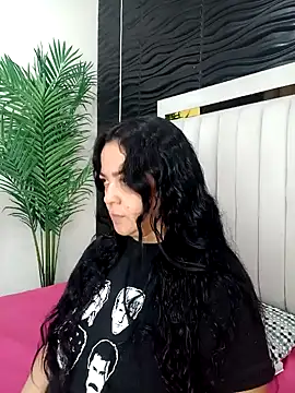 lucia vonne  online show from February 4, 2025, 11:16 am