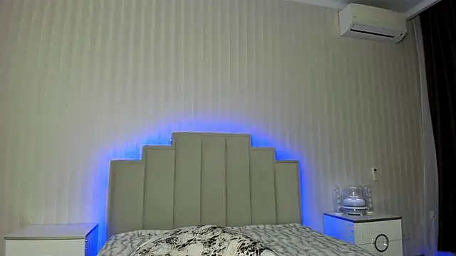 ooksiiii online show from February 5, 2025, 12:31 am