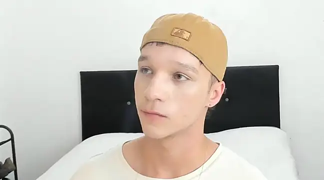 angelcortes online show from December 28, 2024, 1:59 pm