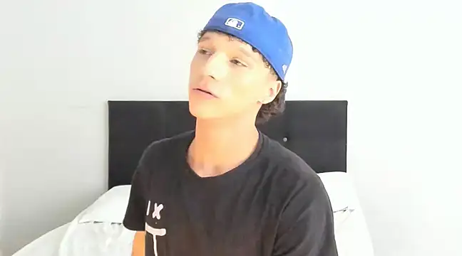 angelcortes online show from March 11, 2025, 9:15 pm