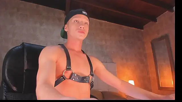 angelcortes online show from November 24, 2025, 11:54 am