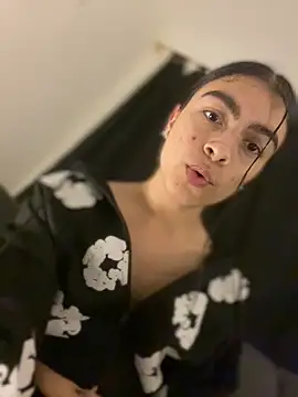 valendoll online show from November 7, 2025, 1:27 am