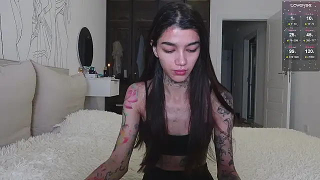 vinkitinkii online show from November 13, 2025, 3:49 am