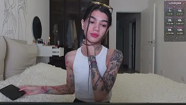 vinkitinkii online show from November 15, 2025, 4:43 am