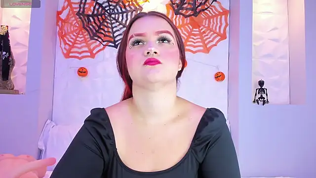 Snapshot of MelanieKlaus chatting on November 1, 2025, 11:23 am MelanieKlaus online show from November 1, 2025, 11:23 am