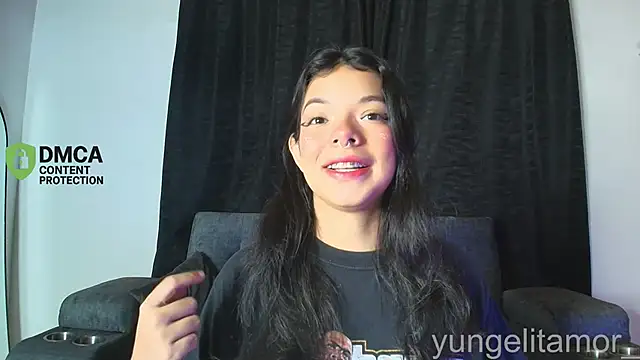 Snapshot of yungelitamor_ chatting on November 18, 2025, 5:01 am yungelitamor online show from November 18, 2025, 5:01 am