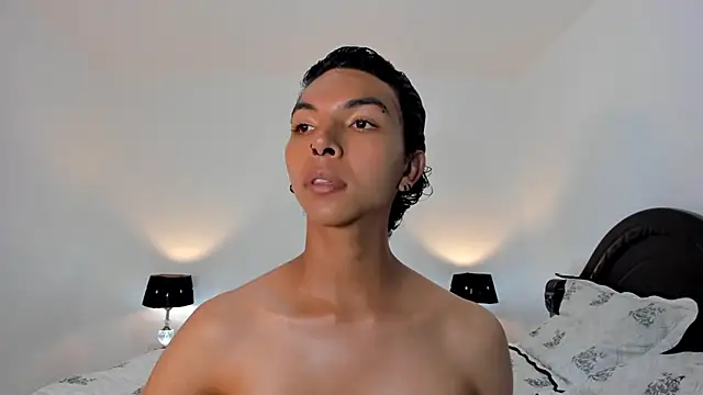 xhenisa  online show from January 12, 2025, 9:40 pm