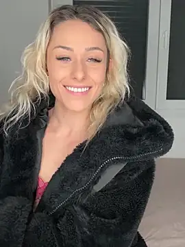 petrouchkaaa  online show from March 4, 2025, 9:00 pm