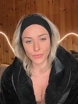 petrouchkaaa  online show from February 20, 2026, 9:04 pm