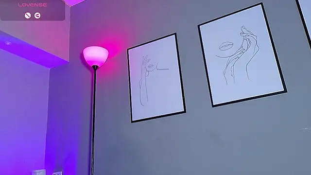 Snapshot of charlotteeruss chatting on February 21, 2025, 12:05 am charlotteeruss online show from February 21, 2025, 12:05 am