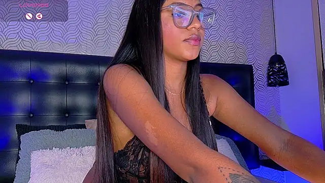 Snapshot of charlotteeruss chatting on March 17, 2025, 9:23 pm charlotteeruss online show from March 17, 2025, 9:23 pm