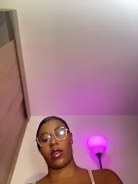 charlotteeruss online show from July 5, 2026, 8:05 pm
