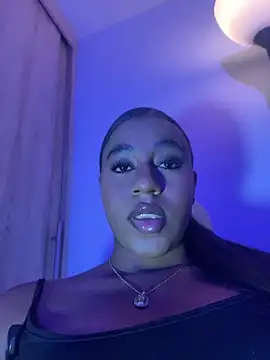 charlotteeruss online show from July 19, 2026, 1:20 am