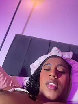 charlotteeruss online show from July 23, 2026, 1:58 am