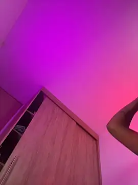 charlotteeruss online show from July 25, 2026, 9:23 pm