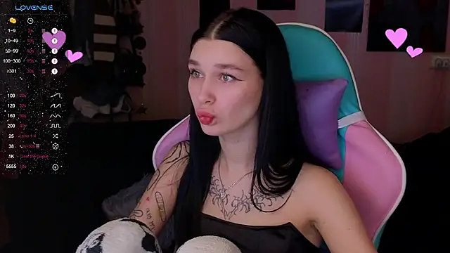 Snapshot of Amanda_Tender chatting on January 14, 2025, 8:48 pm Amanda Tender online show from January 14, 2025, 8:48 pm