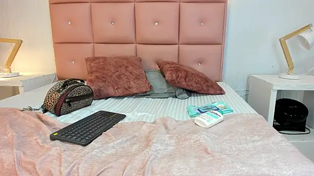 lhiamfit online show from November 7, 2025, 2:50 pm