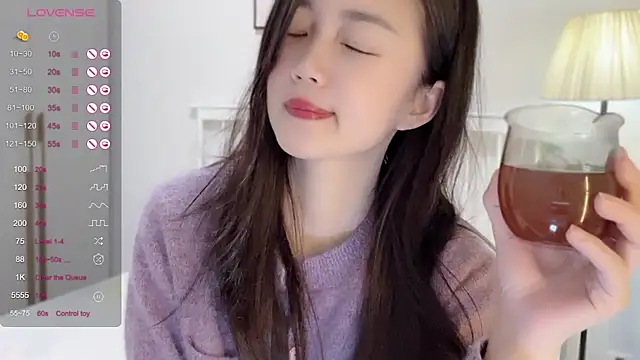 A-xena online show from February 21, 2025, 2:06 pm